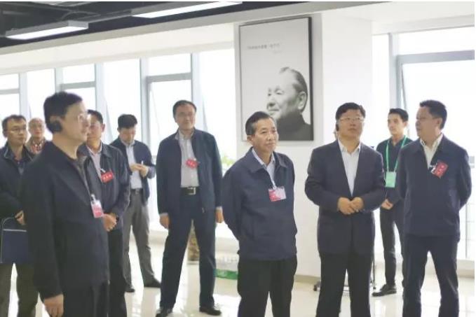 食品安全创建会四川省主要领导考察安菲生鲜.jpg 食品安全创建会四川省主要领导考察安菲生鲜.jpg