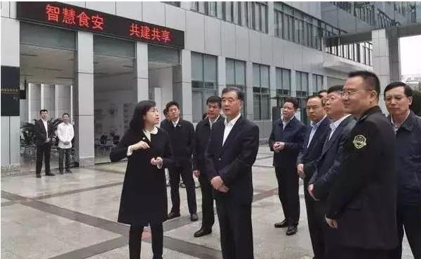 食品安全创建会汪洋副总理考察安菲生鲜大数据建设工作.jpg 食品安全创建会汪洋副总理考察安菲生鲜大数据建设工作.jpg