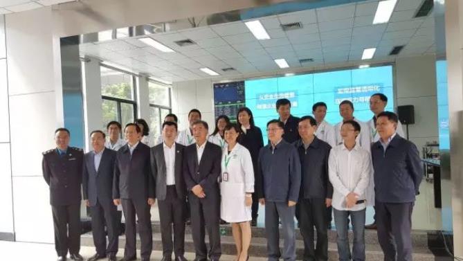 汪洋副总理与安菲生鲜主要领导人合影.jpg 汪洋副总理与安菲生鲜主要领导人合影.jpg